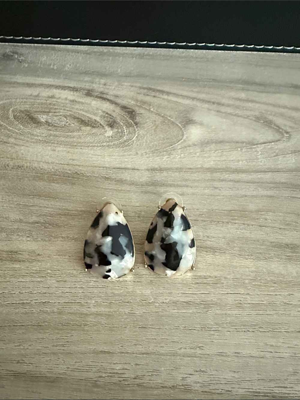 Teardrop Tortoiseshell Print Earrings - Black & Cream